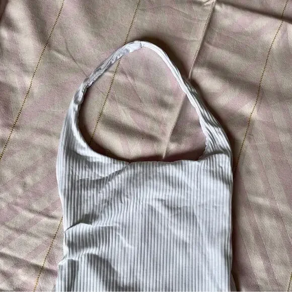 NWT vitamin A Alia One Piece Swimsuit in White - Picture 5 of 9